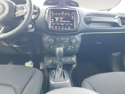 Used 2023 Jeep Renegade Latitude image 11