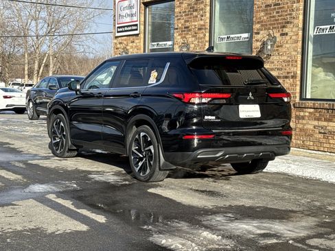 Used 2022 Mitsubishi Outlander ES image 3