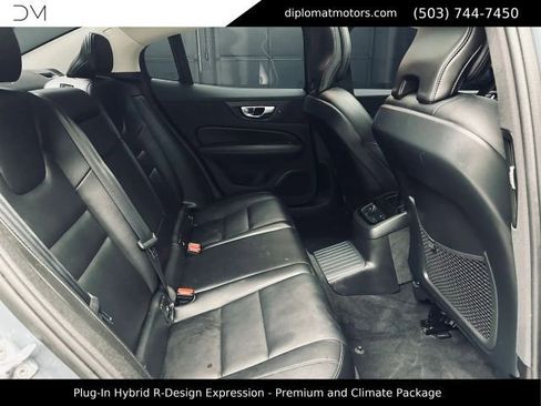 Used 2022 Volvo S60 T8 R-Design Expression w/ Premium Package AWD/4WD image 21
