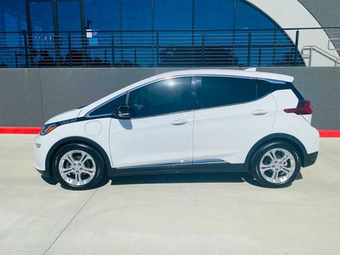 Used 2020 Chevrolet Bolt LT w/ Driver Confidence II Package FWD image 4