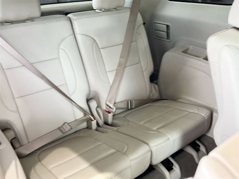 Used 2021 GMC Acadia Denali w/ Denali Technology Package image 29