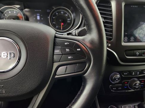 Used 2019 Jeep Cherokee Trailhawk w/ Cold Weather Group AWD/4WD image 18