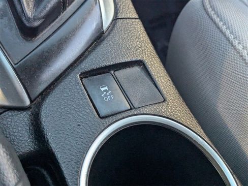 Used 2017 Toyota Corolla LE image 30