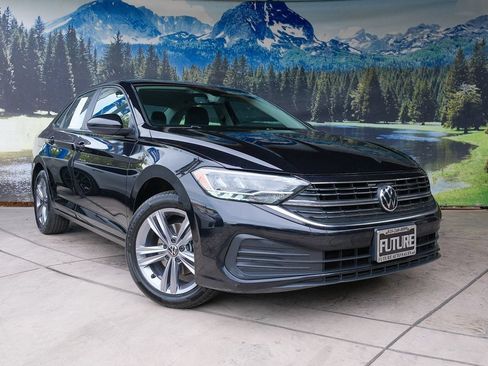 Used 2022 Volkswagen Jetta SE FWD image 3