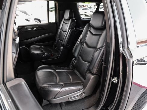 Used 2020 Cadillac Escalade ESV Platinum RWD image 43