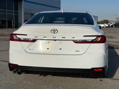 Used 2025 Toyota Camry SE image 4