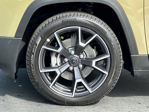 New 2026 Jeep Cherokee Overland w/ Trailer Tow Group AWD/4WD image 25