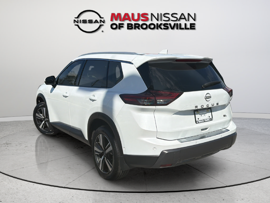 Certified 2025 Nissan Rogue SL w/ SL Premium Package FWD image 8
