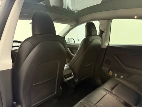 Used 2022 Tesla Model Y Long Range image 12