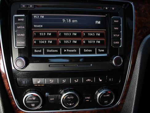 Used 2013 Volkswagen Passat TDI SEL Premium image 26