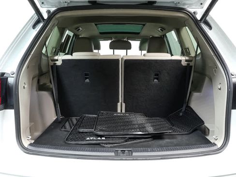 Used 2024 Volkswagen Atlas SEL Premium R-Line AWD/4WD image 32