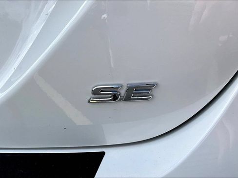 Used 2020 Toyota Camry SE FWD image 22