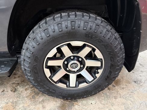 Used 2019 Toyota 4Runner TRD Off-Road image 6