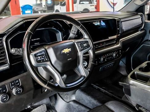 Used 2024 Chevrolet Silverado 2500 LT w/ Convenience Package image 5