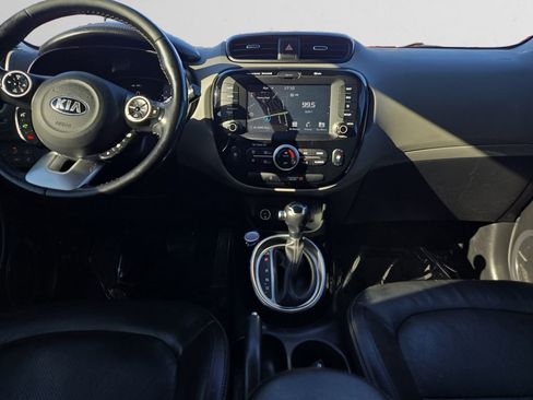 Used 2019 Kia Soul + w/ Primo Package FWD image 12