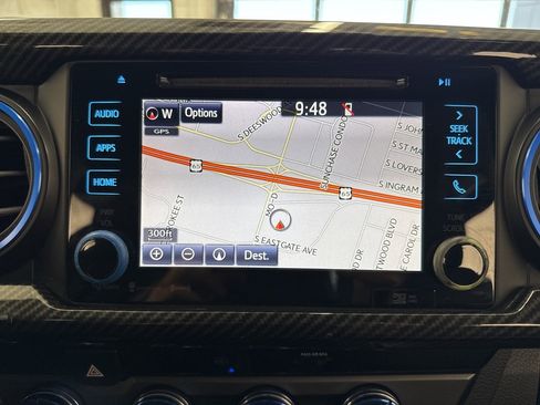 Used 2018 Toyota Tacoma TRD Off-Road image 26