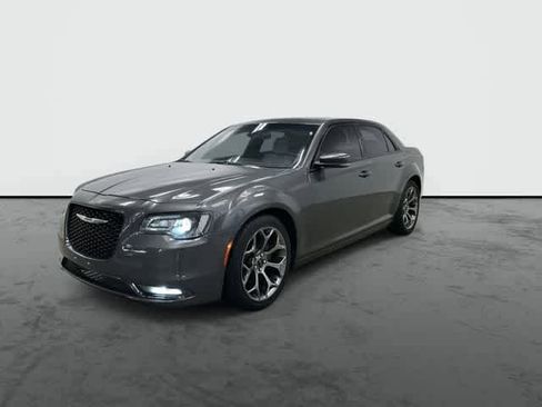 Used 2018 Chrysler 300 S w/ 300S Premium Group RWD image 7