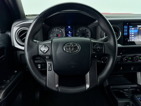 Used 2017 Toyota Tacoma TRD Sport image 4