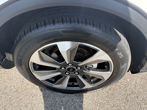 Used 2024 Ford Escape Platinum AWD/4WD image 12
