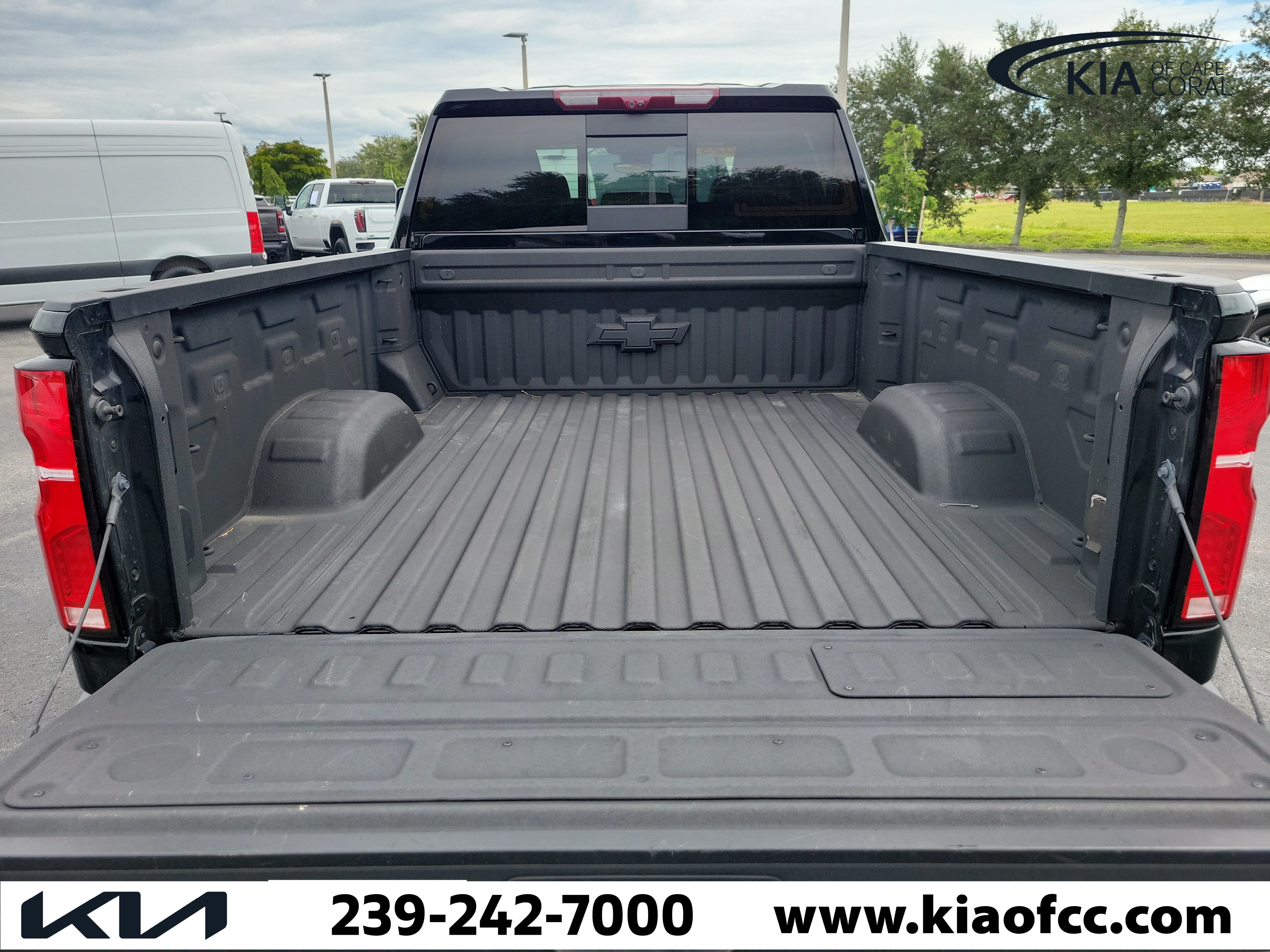 Used 2025 Chevrolet Silverado 2500 High Country w/ Midnight Edition AWD/4WD image 10