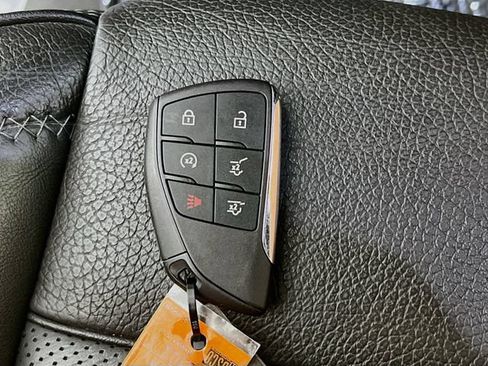 Used 2024 GMC Yukon Denali w/ Advanced Technology Package AWD/4WD image 34