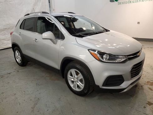 Used 2017 Chevrolet Trax LT w/ LT Convenience Package image 8