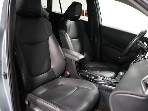 Used 2024 Toyota Corolla Cross XLE image 27