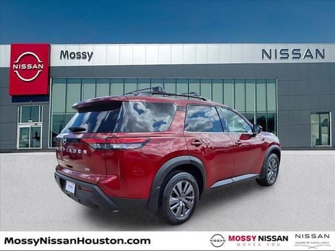 Certified 2024 Nissan Pathfinder SV w/ Lighting Package (N92) image 7