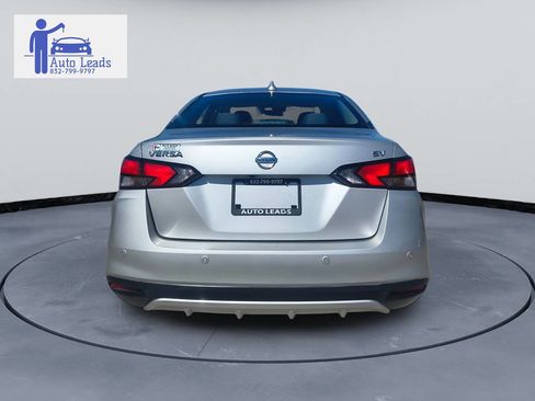 Used 2021 Nissan Versa SV image 7
