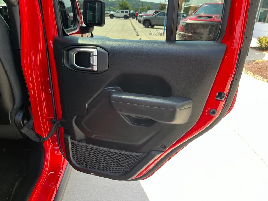 Used 2025 Jeep Wrangler Unlimited Rubicon AWD/4WD image 25