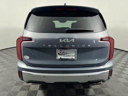 Used 2023 Kia Telluride EX w/ EX Captain's Chair Package FWD image 4