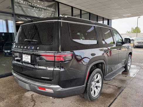 Used 2022 Jeep Wagoneer Series II AWD/4WD image 6