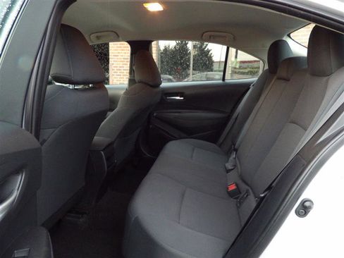 Used 2021 Toyota Corolla LE image 16