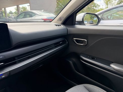 Used 2025 Kia K4 LXS image 31