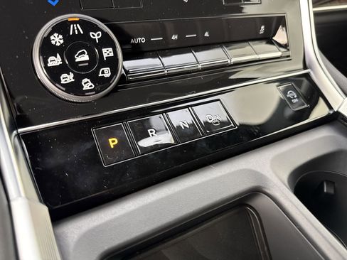 New 2026 Nissan Armada SL w/ Captain's Chari Seat Package image 18