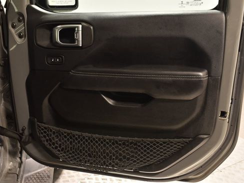 Used 2018 Jeep Wrangler Unlimited Sahara w/ Cold Weather Group image 33