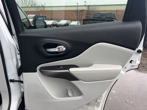 Used 2020 Jeep Cherokee Latitude Lux w/ Comfort/Convenience Group image 13