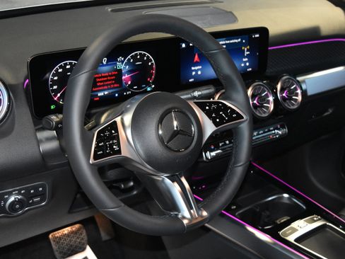 New 2026 Mercedes-Benz GLB 250 4MATIC image 2