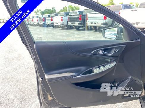 Used 2018 Chevrolet Malibu LT w/ Leather Package FWD image 13