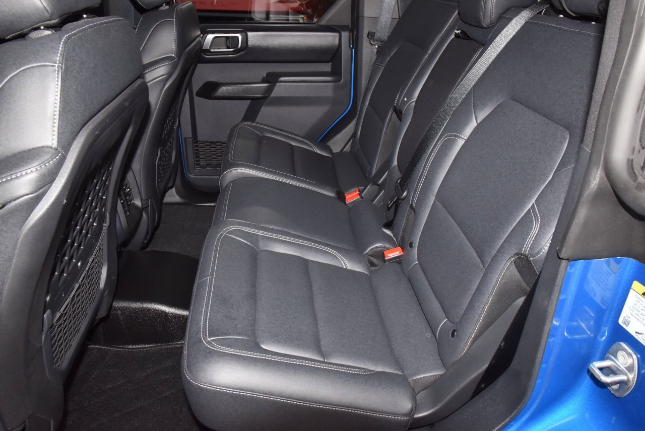 Used 2025 Ford Bronco Badlands AWD/4WD image 14