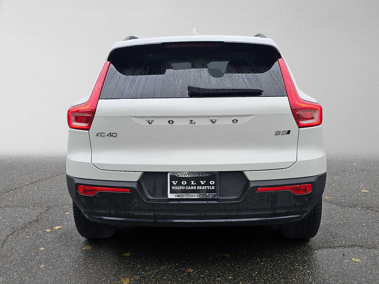 Used 2024 Volvo XC40 B5 Plus w/ Protection Package Premier AWD/4WD image 4