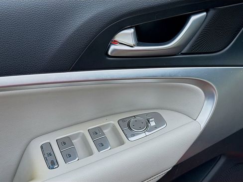 Used 2020 Genesis G70 2.0T image 22