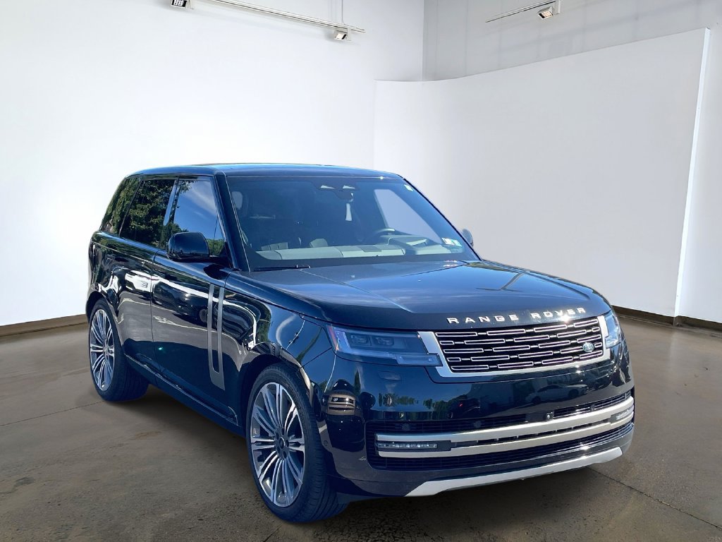 Used 2025 Land Rover Range Rover SE AWD/4WD image 3