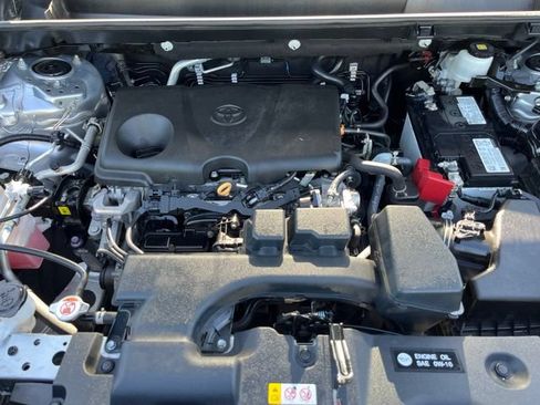 Used 2022 Toyota RAV4 XLE AWD/4WD image 15