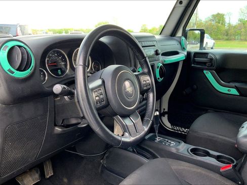 Used 2017 Jeep Wrangler Unlimited Sport w/ Connectivity Group AWD/4WD image 11