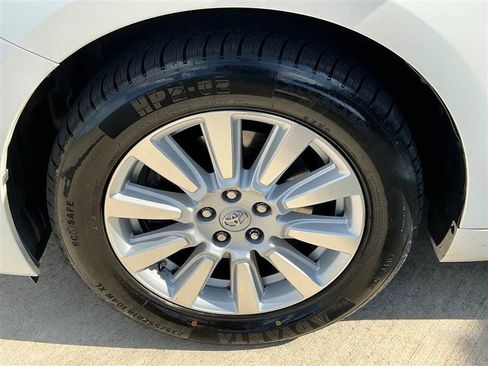 Used 2017 Toyota Sienna XLE Premium AWD/4WD image 24