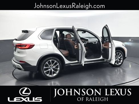 Used 2019 BMW X5 xDrive50i w/ Premium Package 2 AWD/4WD image 32