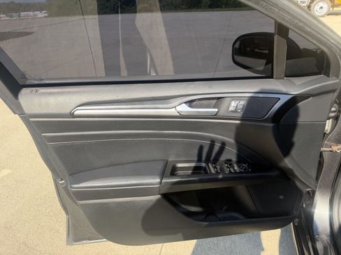 Used 2017 Ford Fusion Titanium AWD/4WD image 9