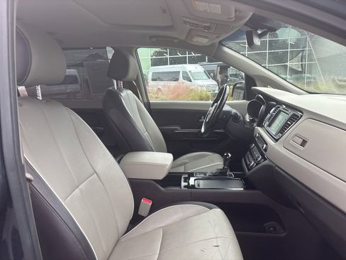 Used 2015 Kia Sedona SX Limited image 30