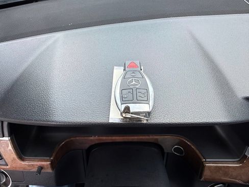 Used 2012 Mercedes-Benz E 350 4MATIC Sedan image 37